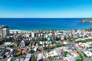 Marvelous Manly Home moments from the Beach - NEW