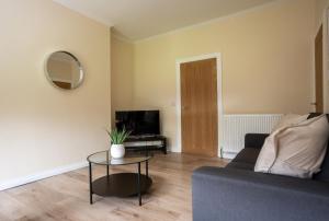 3 BDR Flat By Caledonia Luxe Stays Short Lets & Serviced Accommodation Glasgow