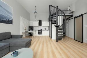 Nowoczesne Studio z Antresolą we Wrocławiu by Noclegi Renters