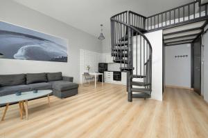 Nowoczesne Studio z Antresolą we Wrocławiu by Noclegi Renters