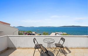 1 Bedroom Lovely Apartment In Brodarica 