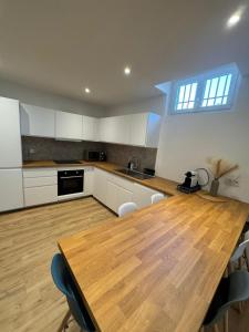 Appartements Apartment 7-rooms with terrace in Nimes : photos des chambres