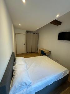 Appartements Apartment 7-rooms with terrace in Nimes : photos des chambres