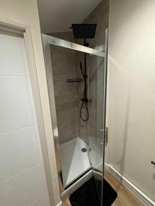 Appartements Apartment 7-rooms with terrace in Nimes : photos des chambres