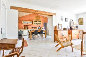 À 800 m de la mer, jolie maison avec jardin pour 7