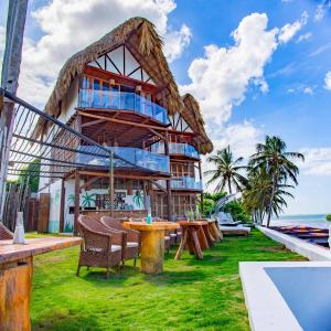 RCH LUXURY HOTEL & POOL