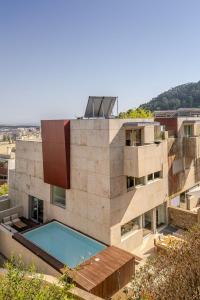 Skyline Retreat with pool by Portugal Active