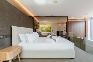 Skyline Retreat with pool by Portugal Active