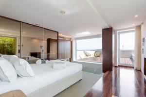 Skyline Retreat with pool by Portugal Active