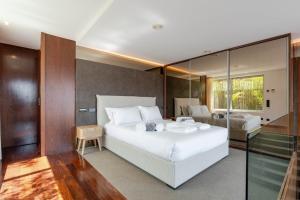 Skyline Retreat with pool by Portugal Active