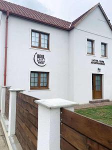 Lator-Hans Apartmanház