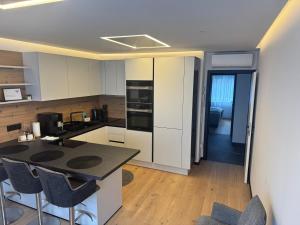 Black and white style apartment in Vienna