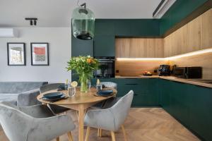 Bright Apartment Dziwnów with Parking, Air Conditioning & SPA by Noclegi Renters