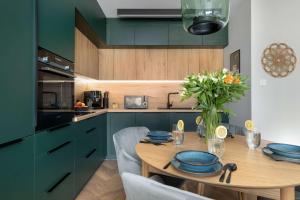 Bright Apartment Dziwnów with Parking, Air Conditioning & SPA by Noclegi Renters