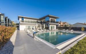 Villa Sara for 10 people near Novigrad with sea view and salt- water pool