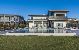 Villa Sara for 10 people near Novigrad with sea view and salt- water pool