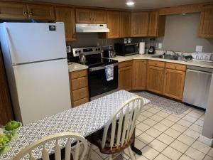 No Cleaning Fee BYU Creamery WD 65 TV King