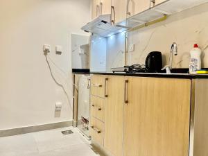 Karama stunning unit for 4