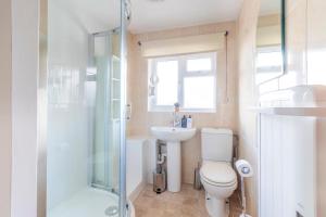 Breath Taking Sea View 2 bedroom Sleeps 6- Parking