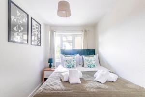 Breath Taking Sea View 2 bedroom Sleeps 6- Parking