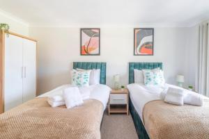 Breath Taking Sea View 2 bedroom Sleeps 6- Parking