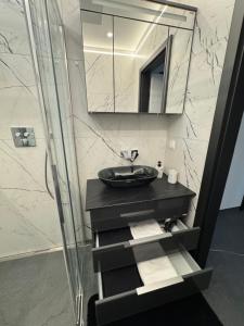 Black and white style apartment in Vienna