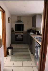 Blyton 2-Bed Cottage Parking 30m to Lincoln