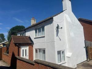 Blyton 2-Bed Cottage Parking 30m to Lincoln
