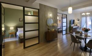 The White Tower Luxury Apartment 2BR One Bathroom and Guest WC by Thesskey Residences