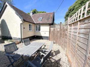 The Dairy cottage with garden and parking
