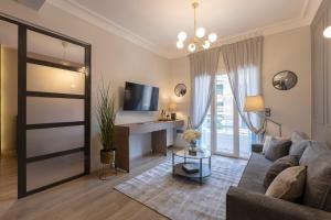 The White Tower Luxury Apartment 2BR One Bathroom and Guest WC by Thesskey Residences