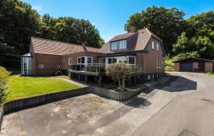 Five Bedroom Beautiful Home In Sindal
