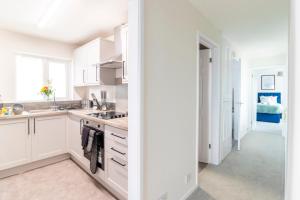 WOW! SeaView Beach Apartment Sleeps 6-Free Parking