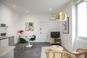 Appartements AUDREY-Quartier Mairie-arenes antiques-Clim : photos des chambres