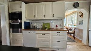 West Coast house 50m from the harbor in Edshultshall