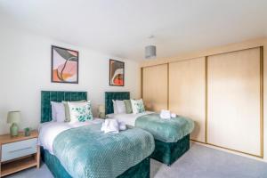 Large Sea View 2 bedroom Sleeps 6 - Free Parking