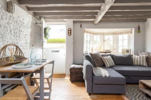 Cosy Character Cottage by the Sea