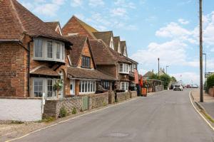 Cosy Character Cottage by the Sea