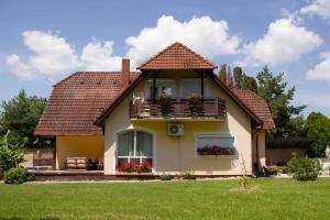 Apartment in Balatonbereny - Balaton 18047