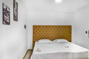 Modern Loft in Cali’s Heart | Salsa Clubs & Cafés