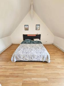 Appartements Maisonnette en duplex avec Jardin-Babyfoot et Billard : photos des chambres
