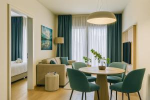 Exklusive Rückzugsorte direkt am türkisblauen See