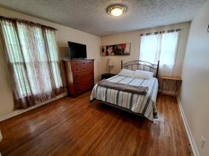 Pet-Friendly 3-Bedroom Ranch with Backyard, Fireplace & Near Nashville