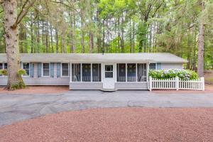 Fish and Hike Lakeside Poconos Retreat, Unit 4