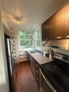 Chalet Inukshuk Luxury Log Cabin with Spa Lake View and Club Access near Mont Tremblant