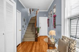 Enchanting 3BR Near Downtown Hartford Cozy & Modern with Parking