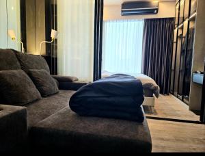 Free Airport Pick Up ! 12th Floor Cozy Studio Room, 5 mins walk to IconSiam & BTS