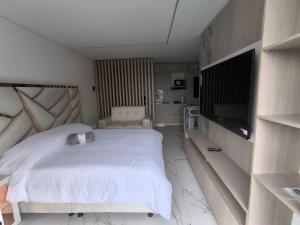 Apartaestudio amoblado, Edificio asturiano 301