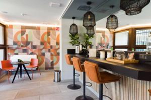 Experience Santiago 1B 1B in Style