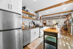 Air Hockey, Darts, Smart TV